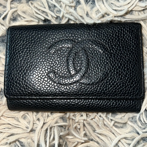 T-13: CHANEL Caviar Leather 6-Key Holder Case - Picture 1 of 9